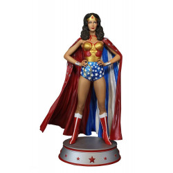 DC Comic Maquette: Wonder Woman (Cape Variant)