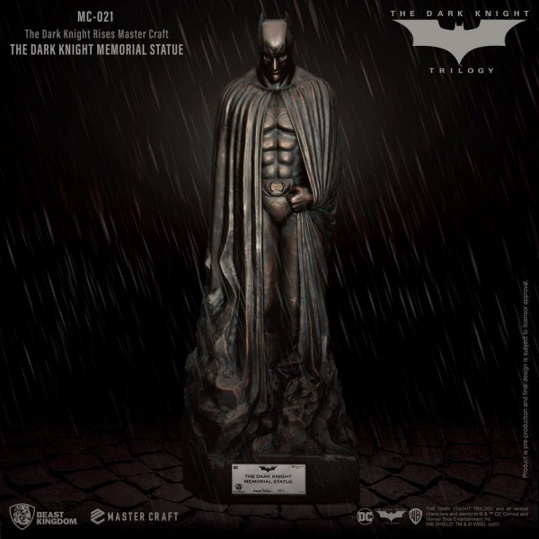 The Dark Knight Rises Master Craft Statue: The Dark Knight Memorial Batman