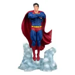 DC Gallery Dioramas: PVC Statue "Superman Ascendant"