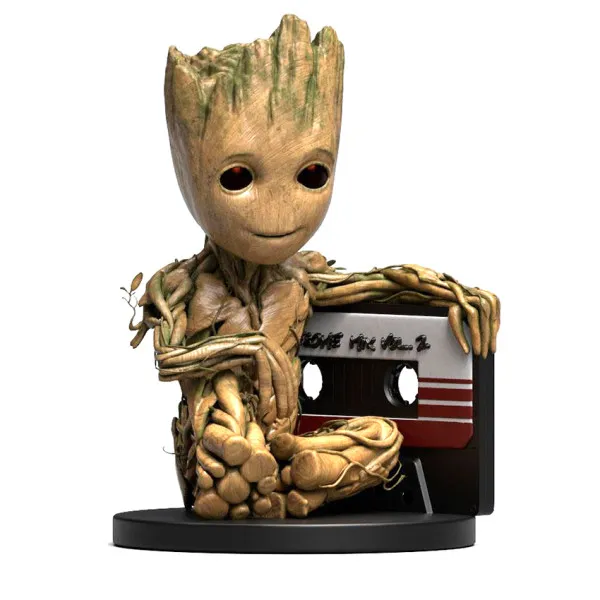Κουμπαράς: Baby Groot με κασέτα