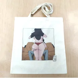 Tote Bag του Σταύρου Κιουτσιούκη: Τρυφερή πίσω όψη
