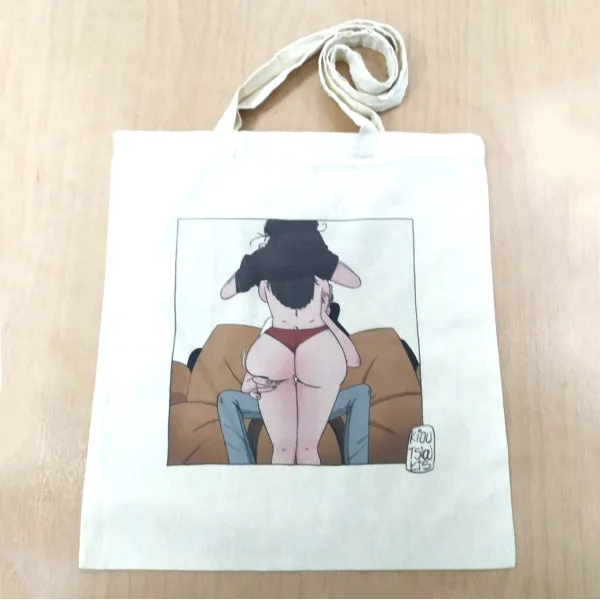 Tote Bag by Stavros Kioutsioukis: Τρυφερή πίσω όψη
